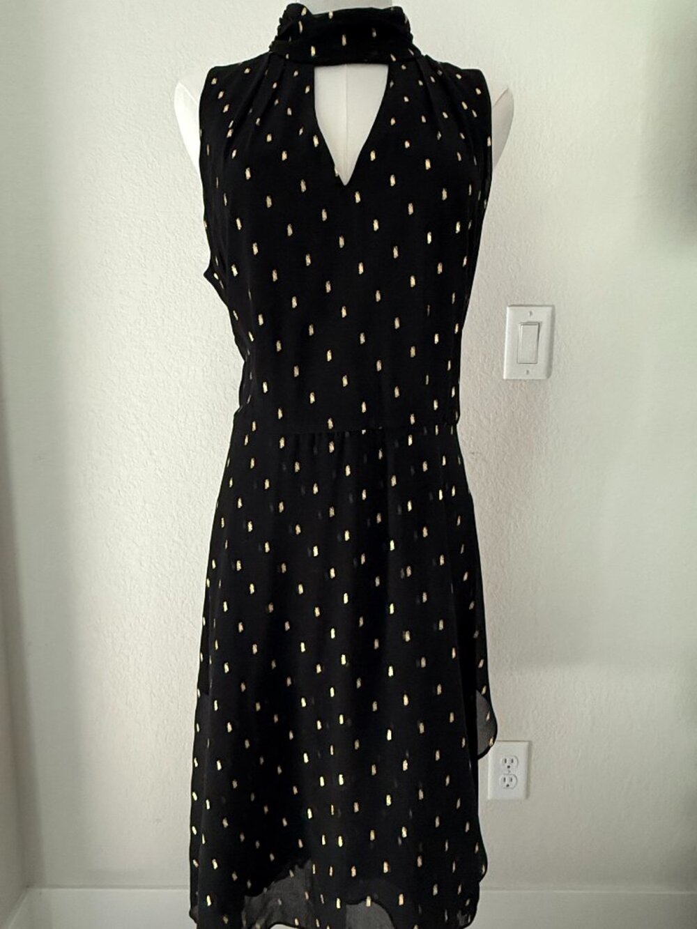 NWT White House Black Market Mock Neck Keyhole Clip Jacquard Dress 12